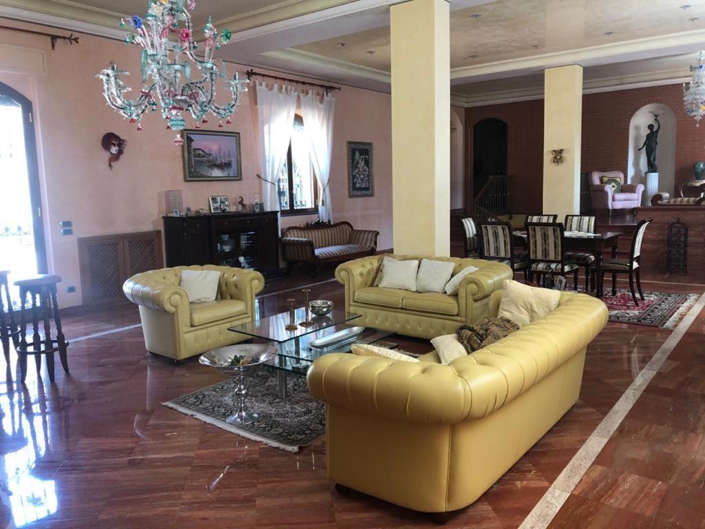 Villa Grandiosa Fc Aci Catena Ngoại thất bức ảnh